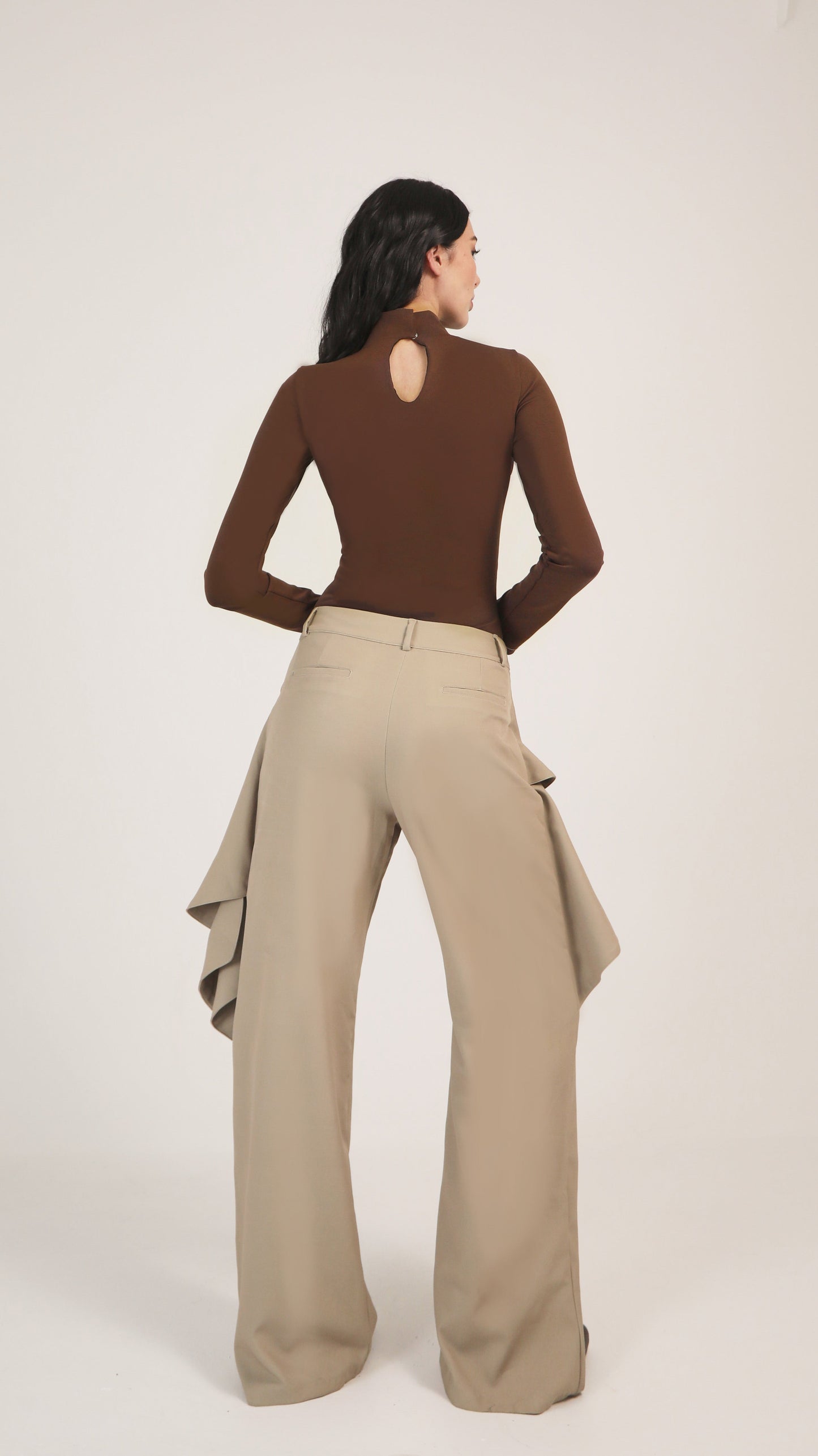 Carmen Body Cuello Alto Marrón