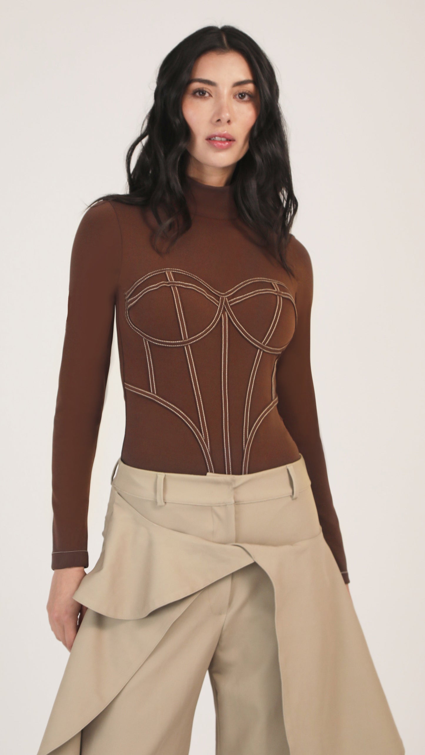 Carmen Body Cuello Alto Marrón